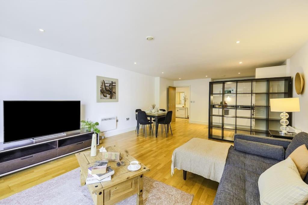 Apartament Luxurious 2-bedroom Londra